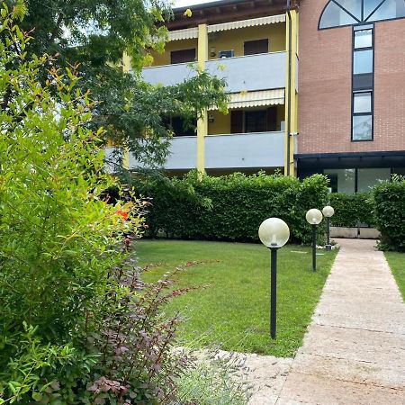 La Lanterna - Appartamenti In Residence Con Piscina Desenzano del Garda Eksteriør billede