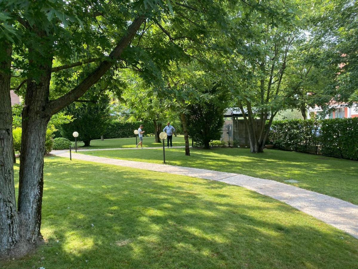 La Lanterna - Appartamenti In Residence Con Piscina Desenzano del Garda Eksteriør billede