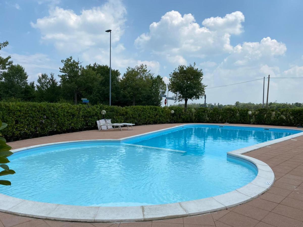 La Lanterna - Appartamenti In Residence Con Piscina Desenzano del Garda Eksteriør billede